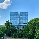 Art I Basen & W Centrum Z Balkonem, Faktura Vat Lägenhet